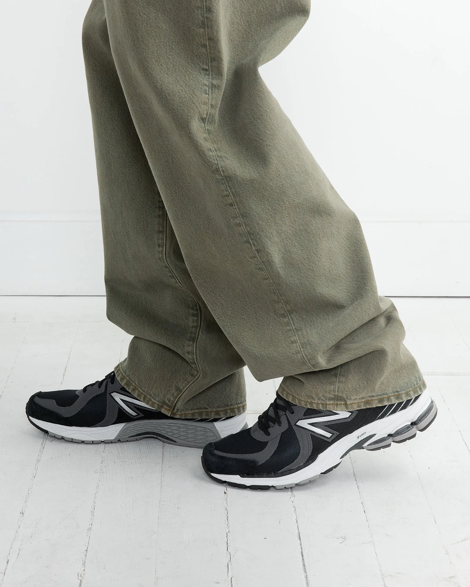 CDG x NB MR 860v2 in Black/Grey
