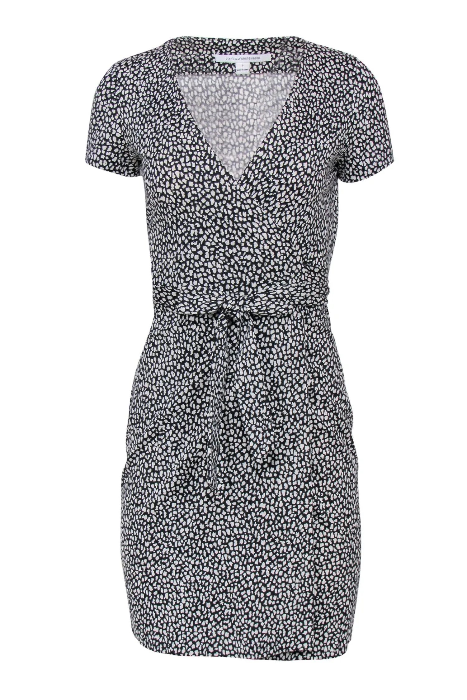 Diane von Furstenberg - Black & White Leopard Print Short Sleeve Wrap Dress Sz 0