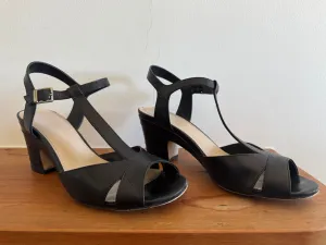 Vintage Wittner Leather Strappy Peep Toe T Bar Shows - Low heel