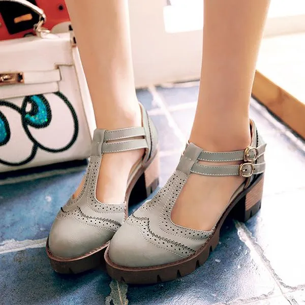 Women's Retro Carved T-Buckle Block Heel Shoes 60550148S