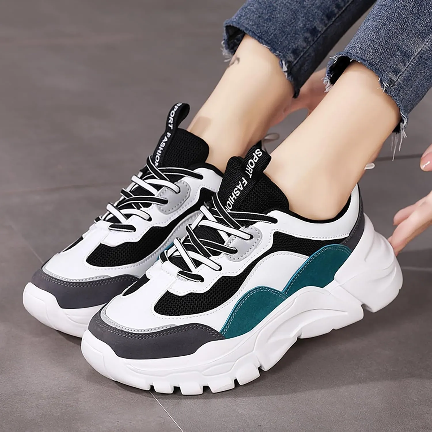 Women's Slip on Walking Shoes Memory Foam Non Slip Running Shoes Wide Width Breathable Gym Workout Shoes Lightweight Sneakers Indoor Outdoor