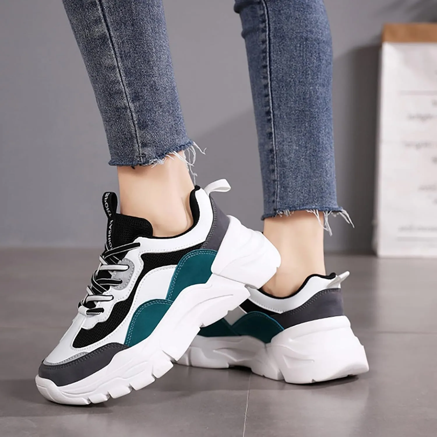 Women's Slip on Walking Shoes Memory Foam Non Slip Running Shoes Wide Width Breathable Gym Workout Shoes Lightweight Sneakers Indoor Outdoor